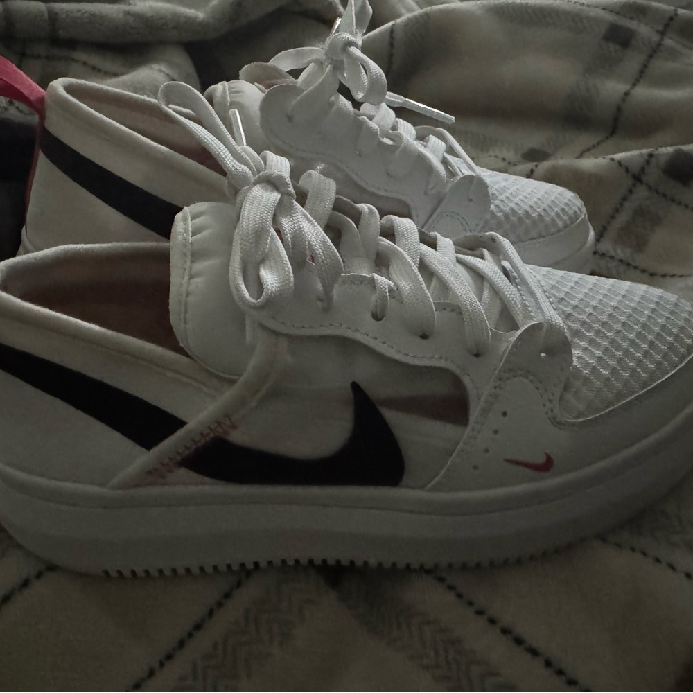 SOLD Platform Nike court vision Alta size 7